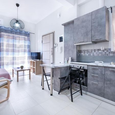 Urban Lifestyle Apartment In Пирей Экстерьер фото