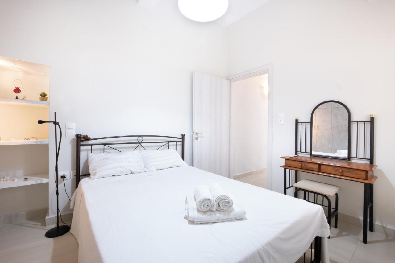 Urban Lifestyle Apartment In Пирей Экстерьер фото