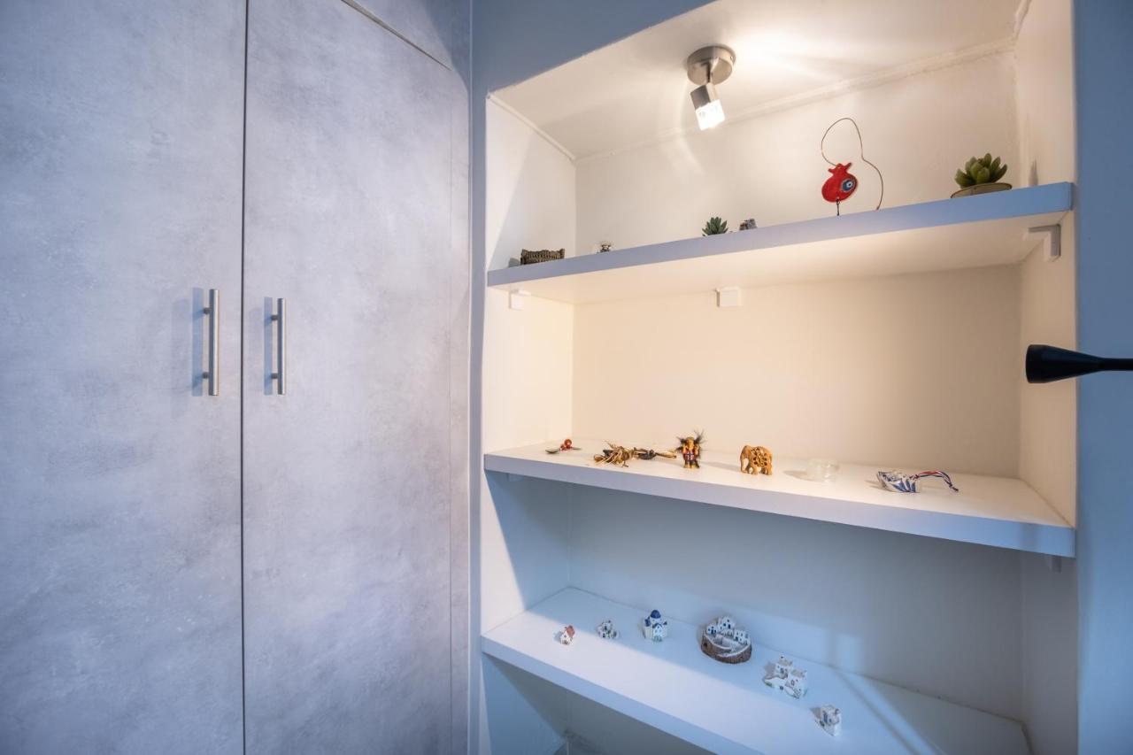 Urban Lifestyle Apartment In Пирей Экстерьер фото