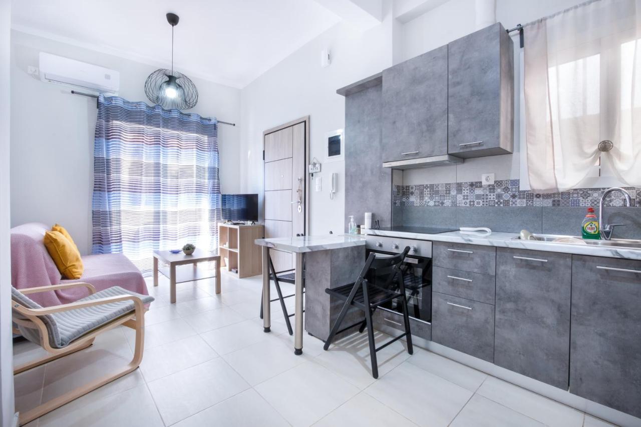 Urban Lifestyle Apartment In Пирей Экстерьер фото
